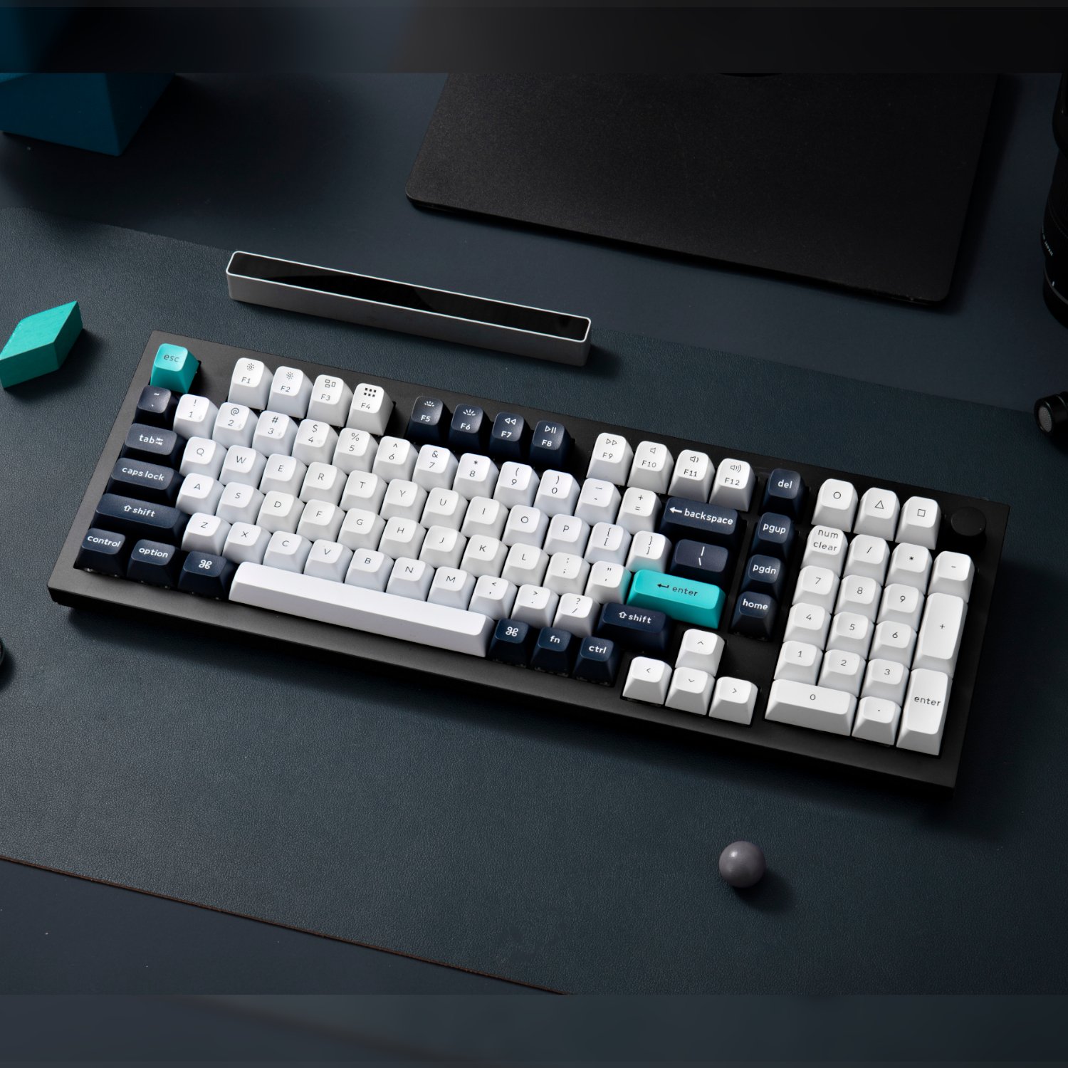 Keychron Q5 Max QMK/VIA Full-size Wireless Custom Mechanical Keyboard (Banana Switches) - Carbon Black - Image 3