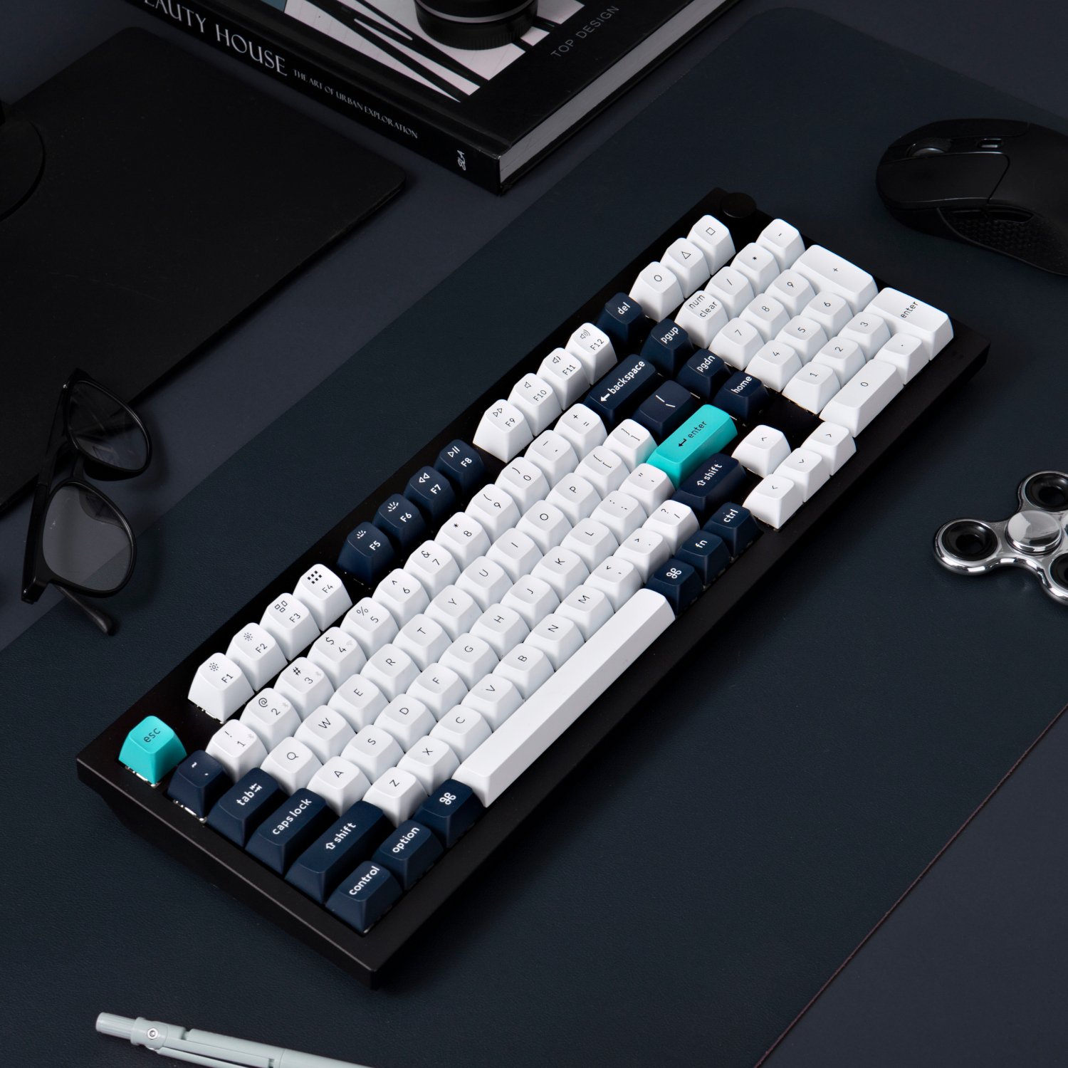 Keychron Q5 Max QMK/VIA Full-size Wireless Custom Mechanical Keyboard (Banana Switches) - Carbon Black - Image 5